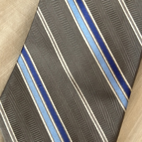 Brooks Brothers Silk Neck Tie Diagonal Stripes Silver Blue - Picture 2 of 4